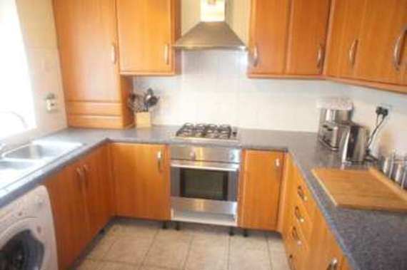 2 bedroom Flat for s...